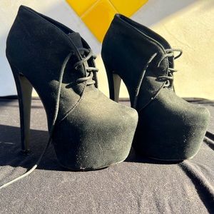 *UNIQUE* Black Lace Up Bootie stilettos